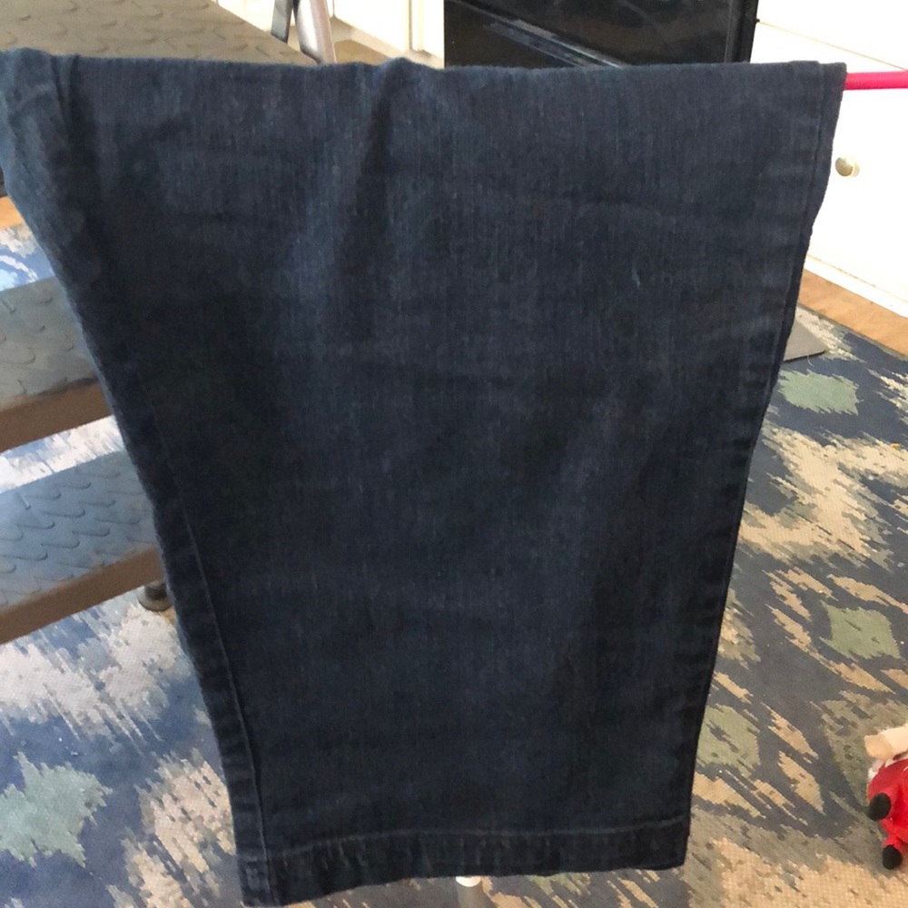 Dark blue jeans capris